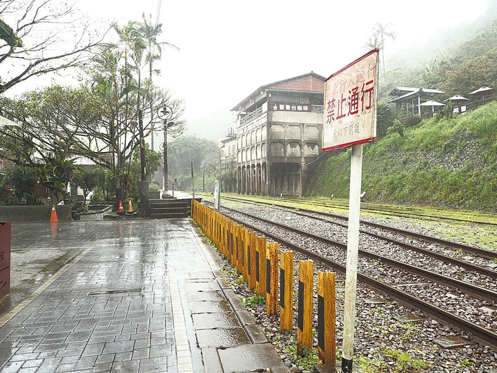 菁桐車站與老街、平溪車站與老街、平溪公園頂歷史建築群、十分車站與天燈鐵道街,及各站間DR1000型柴油客車搭乘紀錄 — 「鐵道旅行•幸福美好111」紀念章戳收集紀錄之平溪支線