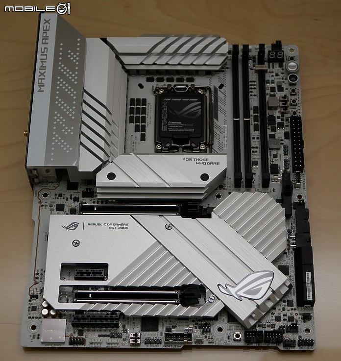 點我看大圖 白色控高階之選 ROG Maximus Z790 APEX 開箱