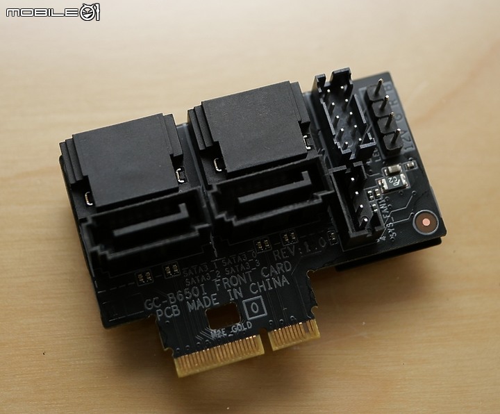 點我看大圖 擁有3組 M.2 堆疊 ITX小 鷹B650I AORUS ULTRA 開箱