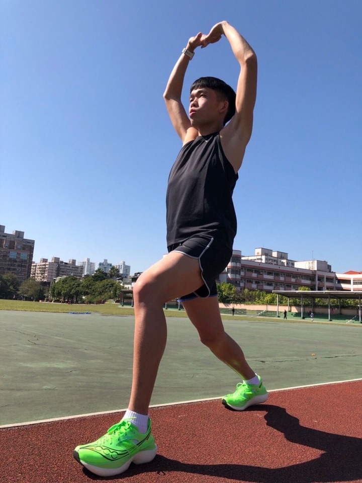 極速輕量化的競速鞋-Endorphin Elite