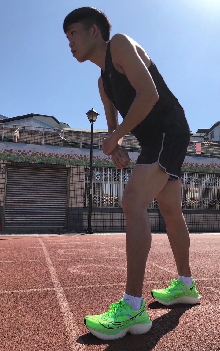 極速輕量化的競速鞋-Endorphin Elite
