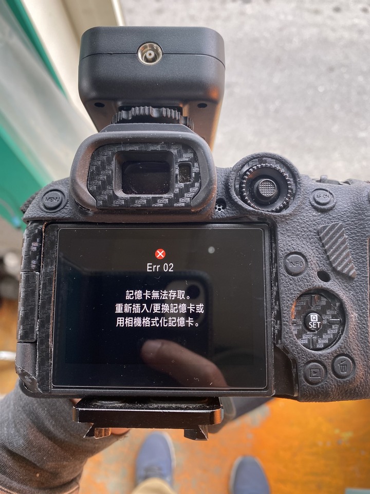 canon r7會挑卡？