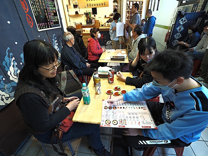 仁愛區 仁愛市場、鈺刺身丼、海洋廣場與林開郡洋樓 — 春日暖陽下之港都美食之旅