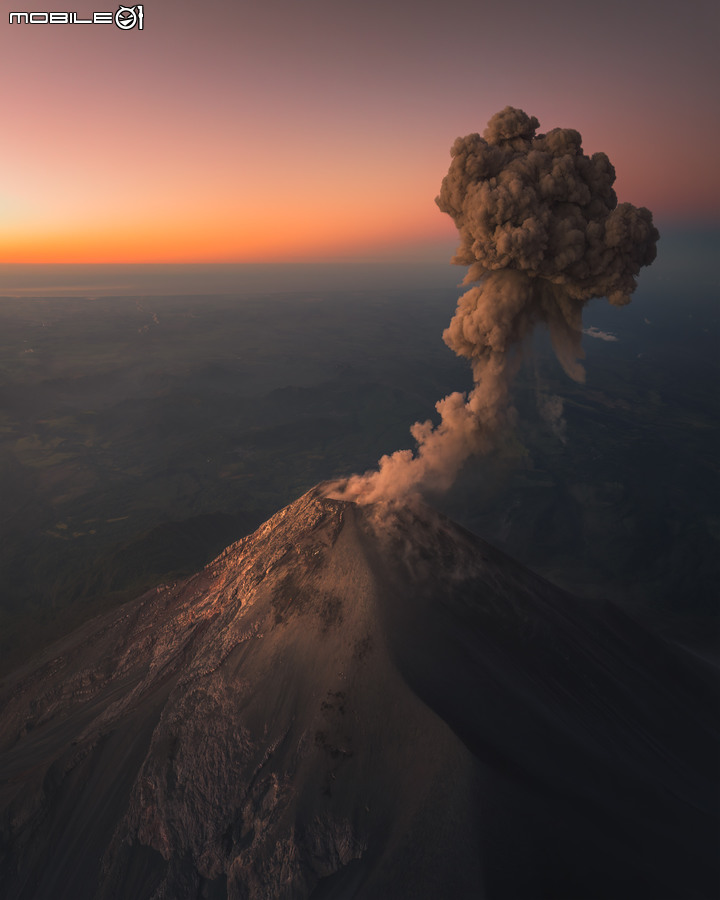 點我看大圖 【Z7II】一趟親眼目睹火山爆發的旅行