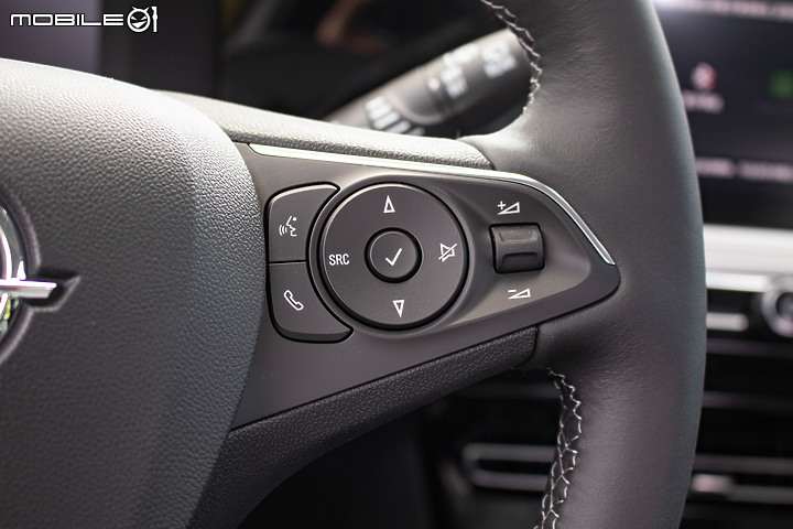 Opel Mokka-e 試駕|依舊是杯德法特調,但「純電」更好開!