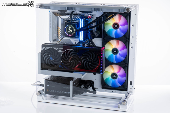 Thermaltake 曜越 Core P3 TG Pro 機殼試用 完全展現火力配備的開放平台