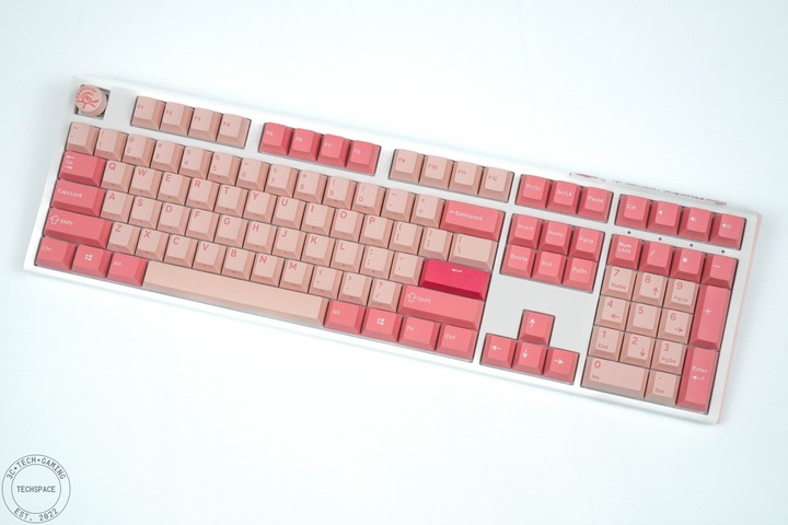 採用 Cherry MX 軸還有熱插拔，Ducky 2023 新春特別版 One 3 蛛絲粉機械鍵盤開箱