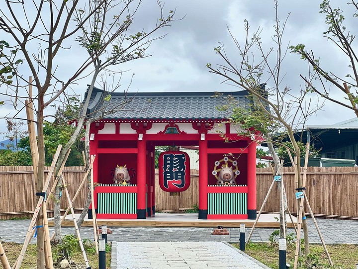 墾丁最新景點!全台唯一體驗「水豚共游」、親餵萌樣梅花鹿、水豚