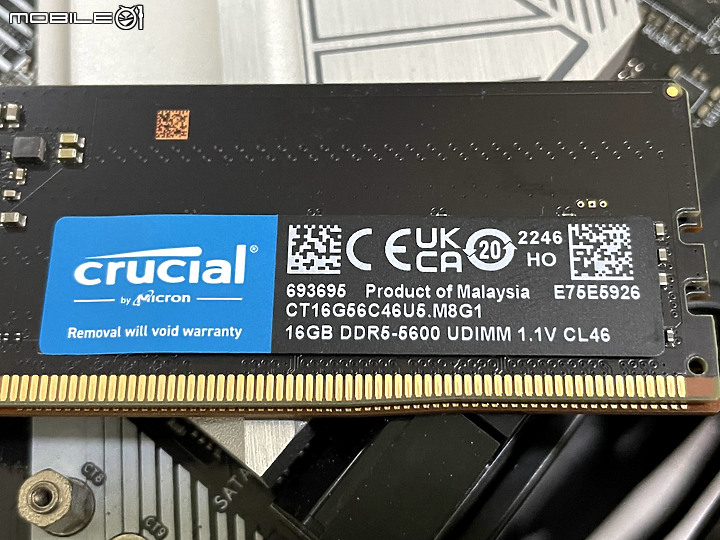 點我看大圖 支援雙平台低電壓Crucial DDR5-5600 32GB kit低電壓, 輕鬆直上 6200!!