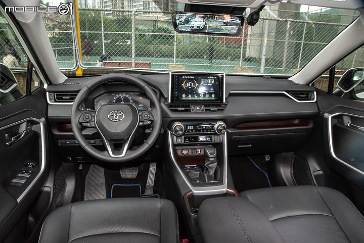 Toyota RAV4 2023年式試駕|配備、價格升級,新增數位儀錶實用又美觀!