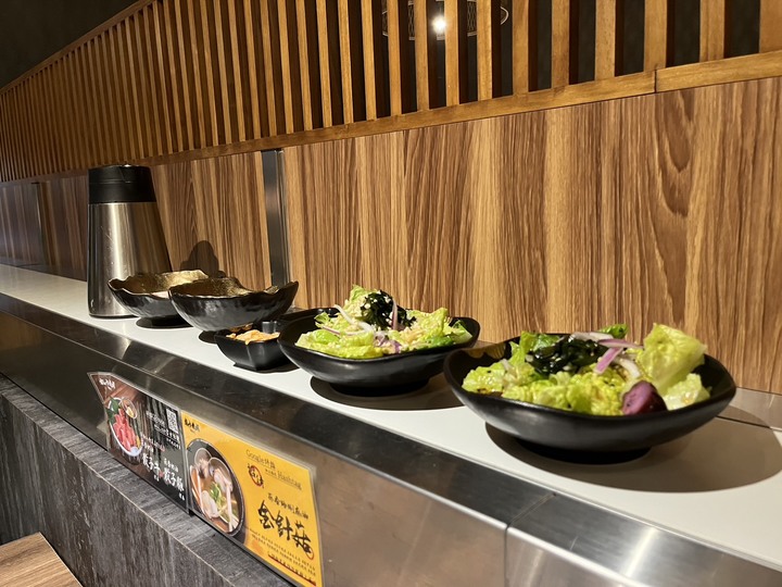 春酒吃到好吃的燒肉店 第一次見到的輸送帶燒肉