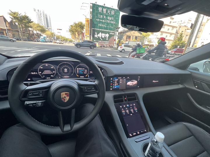 Taycan RWD 交車微開箱