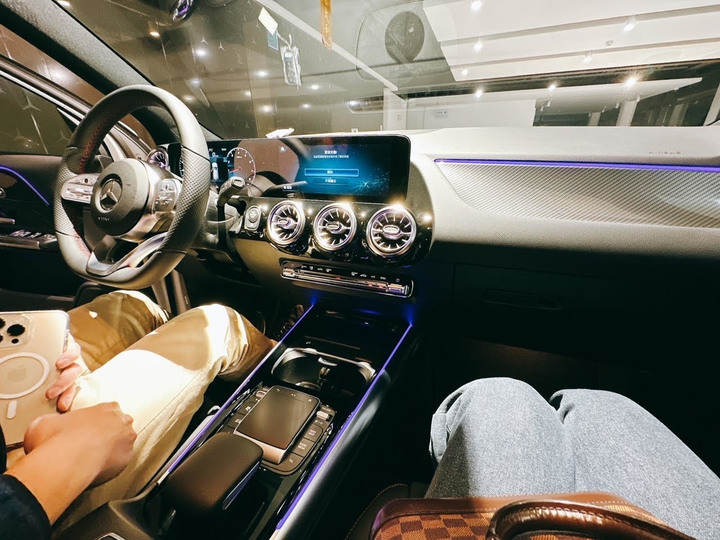 GLA 200 訂車交車 及 滿月滿千公里歷程記錄