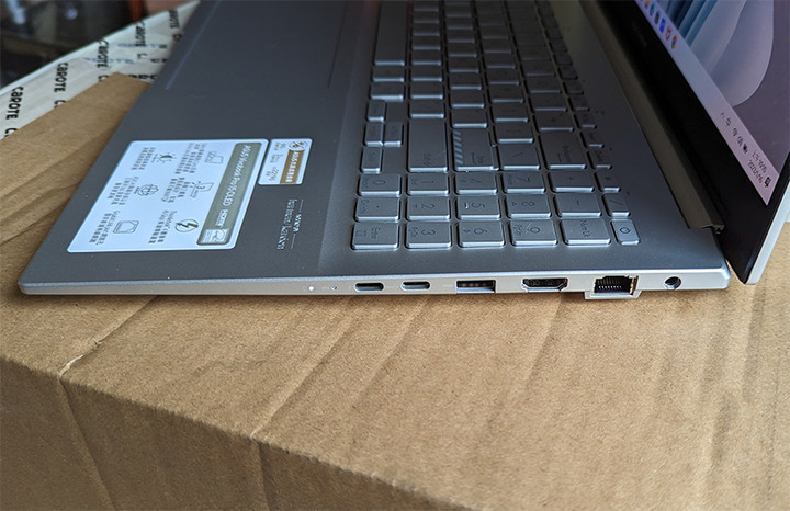 ASUS K6502新入手開箱一下