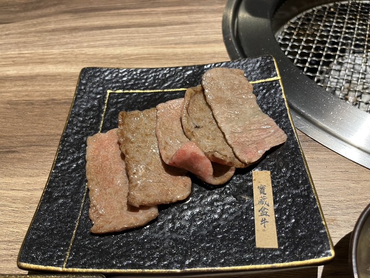 春酒吃到好吃的燒肉店 第一次見到的輸送帶燒肉