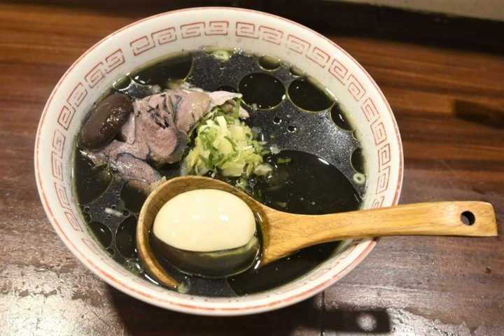 萬華巷弄美食「淡麗系」清雞湯拉麵 老雞湯麵三段吃法多層次