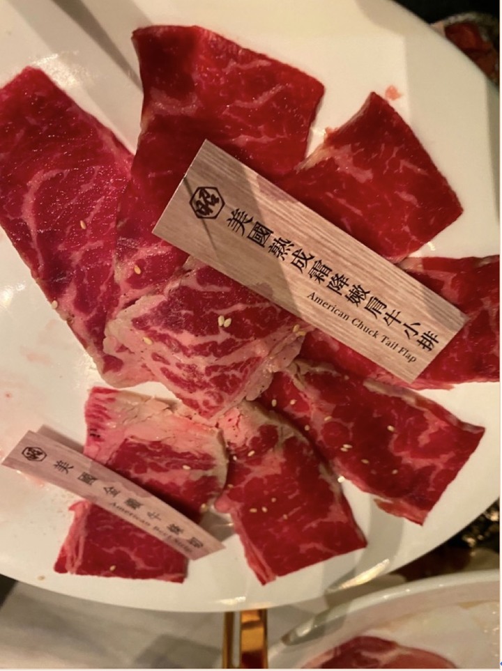 點我看大圖 台中的燒肉店嚇到我了……..