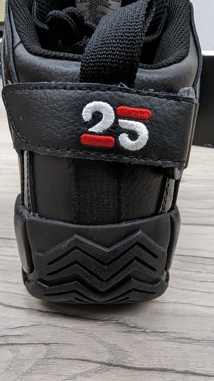 終於入手偶像簽名加持戰靴 - FILA GRANT HILL II 25周年紀念款