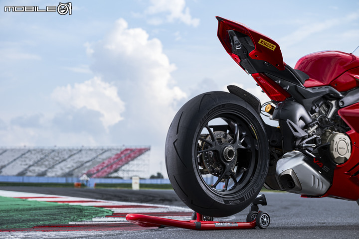 【海外快訊】全新大閃來了!換上它一圈能快0.7秒!PIRELLI DIABLO SUPERCORSA V4 SC/SP海外發表!