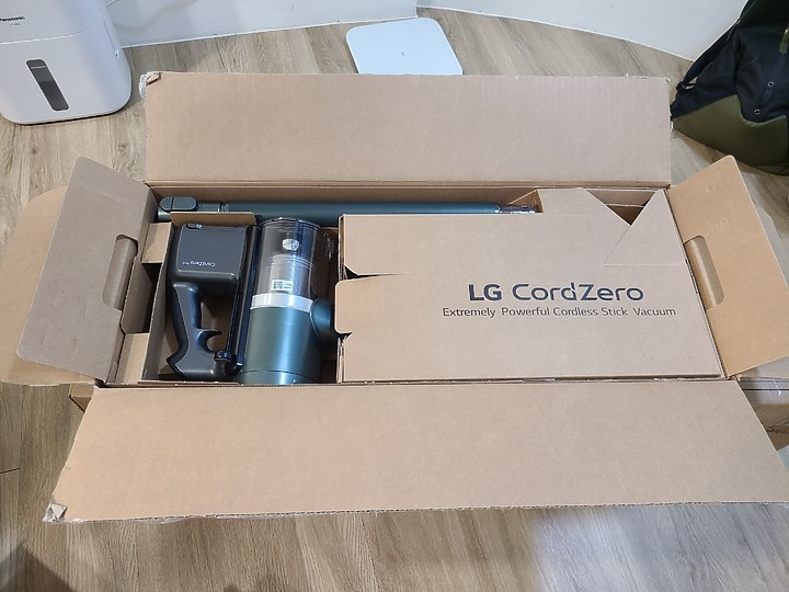 蒸的很乾淨！LG A9TS 蒸氣濕拖無線吸塵器 頑強髒污剋星 毛小孩家長最佳幫手～