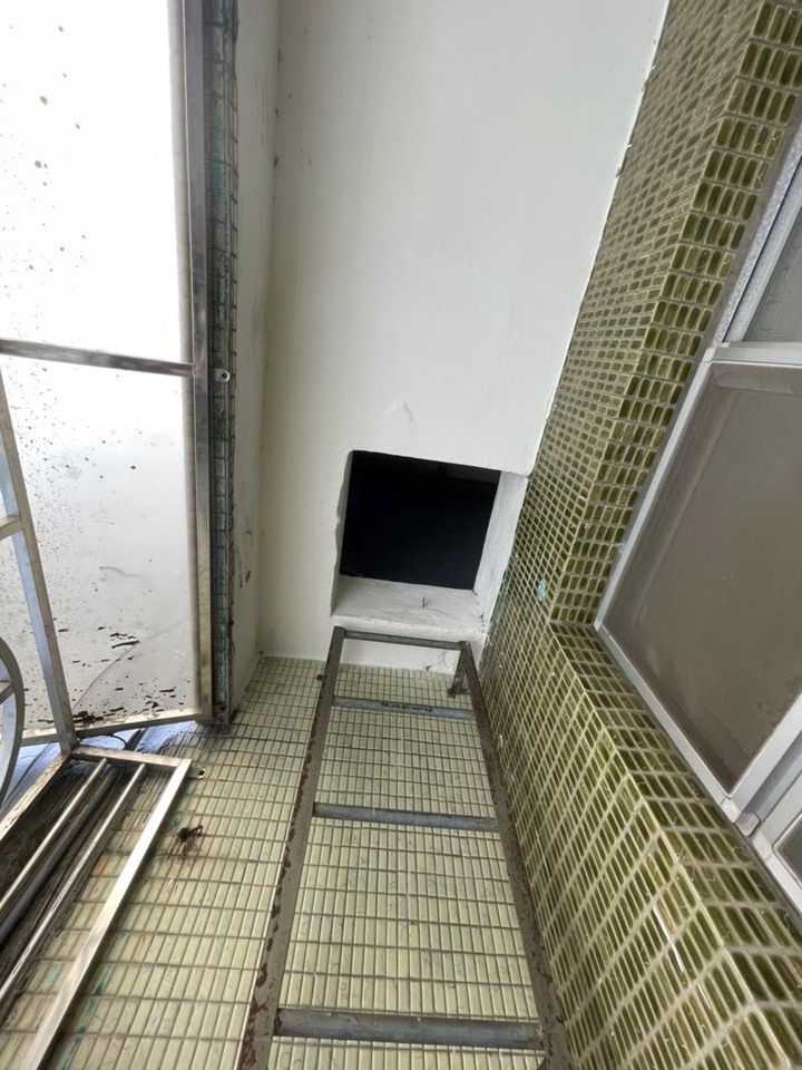 請問近50年邊間連棟透天翻新問題