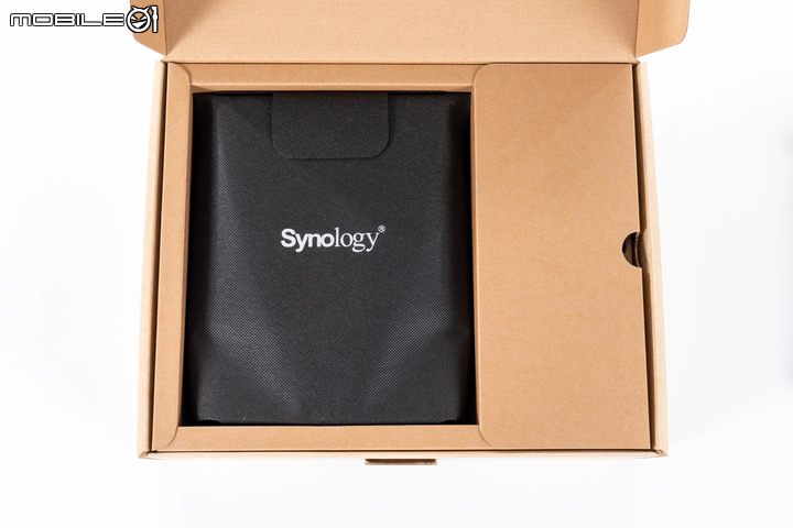 Synology WRX560 無線路由器開箱實測 以可擴充功能提供家庭網路更可靠選擇