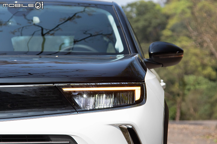 Opel Mokka-e 試駕|依舊是杯德法特調,但「純電」更好開!