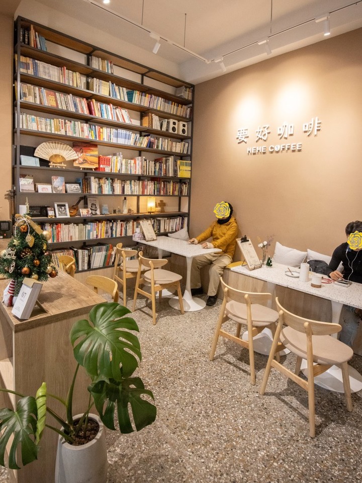 台中二中巷弄老宅咖啡館 品特調咖啡聽黑膠唱片chill一下午