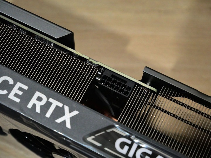雙鷹出擊 i5-13500 配 B760 搭載 RTX 4070Ti