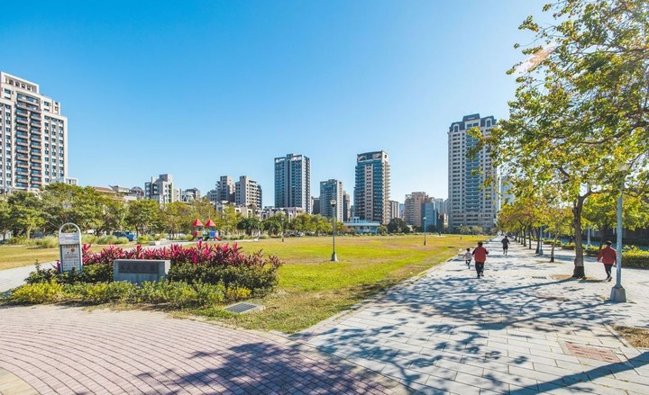 置產不敗首看地段,智能宅邸為生活加分