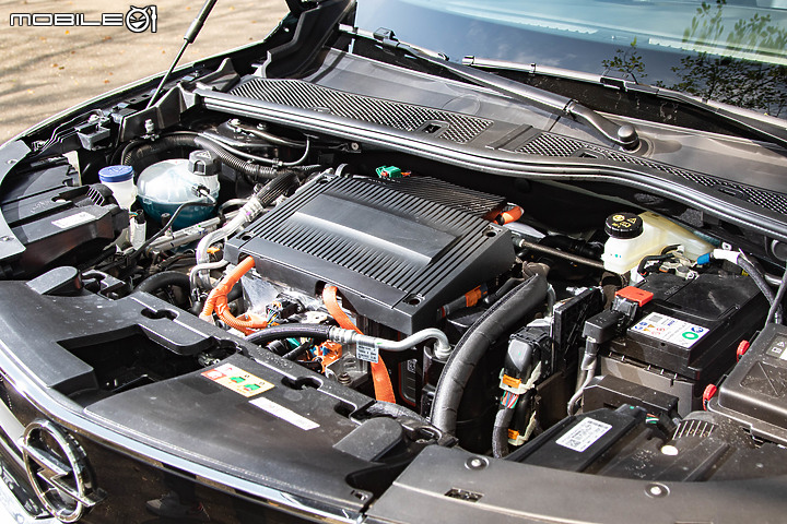 Opel Mokka-e 試駕|依舊是杯德法特調,但「純電」更好開!