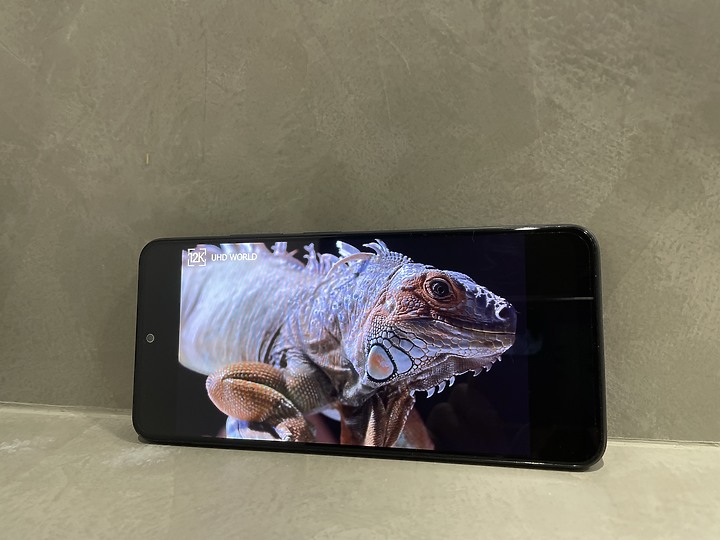 點我看大圖 中階手機POCO X5 開箱