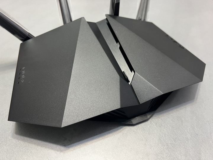 [開箱] 華碩 RT-AX82U - 用手機架設WIFI6