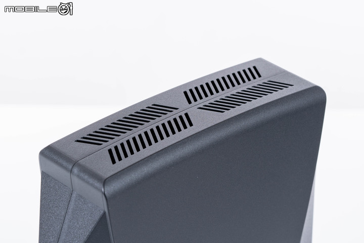 Synology WRX560 無線路由器開箱實測 以可擴充功能提供家庭網路更可靠選擇