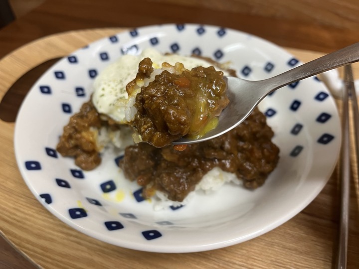 [食記] 春蒜咖哩，台灣台北南港，香辣開胃好吃牛肉乾咖哩搭半熟蛋