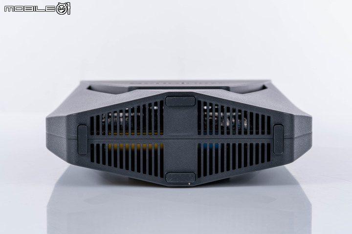 Synology WRX560 無線路由器開箱實測 以可擴充功能提供家庭網路更可靠選擇