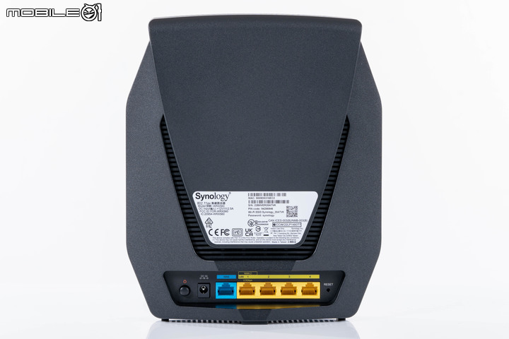 Synology WRX560 無線路由器開箱實測 以可擴充功能提供家庭網路更可靠選擇
