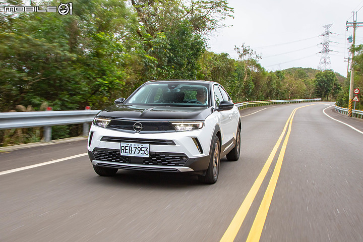 Opel Mokka-e 試駕|依舊是杯德法特調,但「純電」更好開!