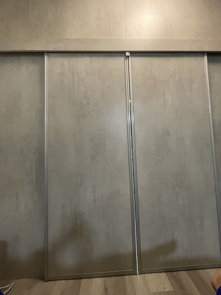 系統櫃鋁框上吊式門板拆卸