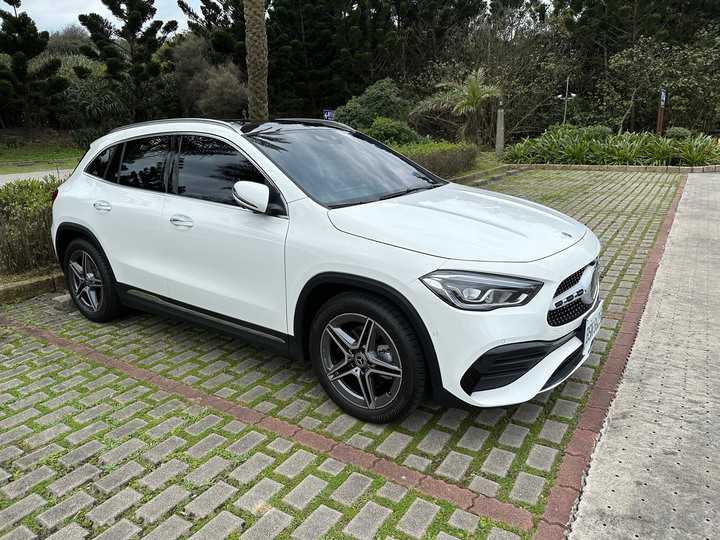 GLA 200 訂車交車 及 滿月滿千公里歷程記錄