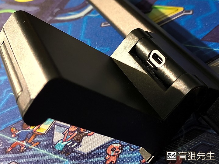 【盲狙小短篇】飛利浦品笛二代電腦螢幕掛燈iD pro | 超貼心手勢感應開關 & 無級調光調色溫設計,小資族也能入手的高CP值螢幕掛燈!!