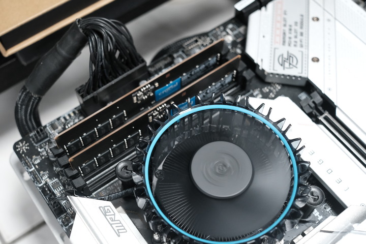 【開箱】美光 Micron Crucial DDR5-5200 32G 記憶體
