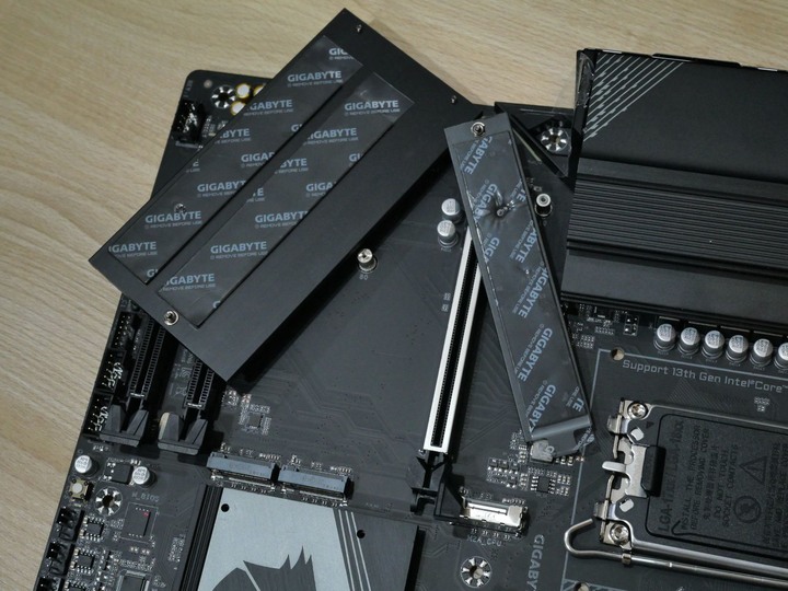 雙鷹出擊 i5-13500 配 B760 搭載 RTX 4070Ti