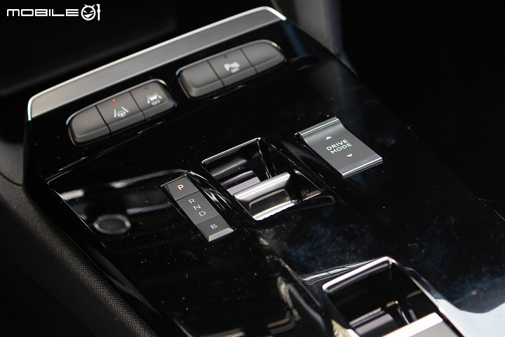 Opel Mokka-e 試駕|依舊是杯德法特調,但「純電」更好開!