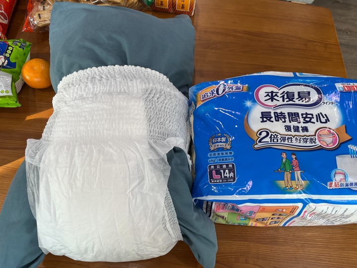 三款紙尿褲開箱評測(怡大夜用款、包大人量大款、來復易量大款)