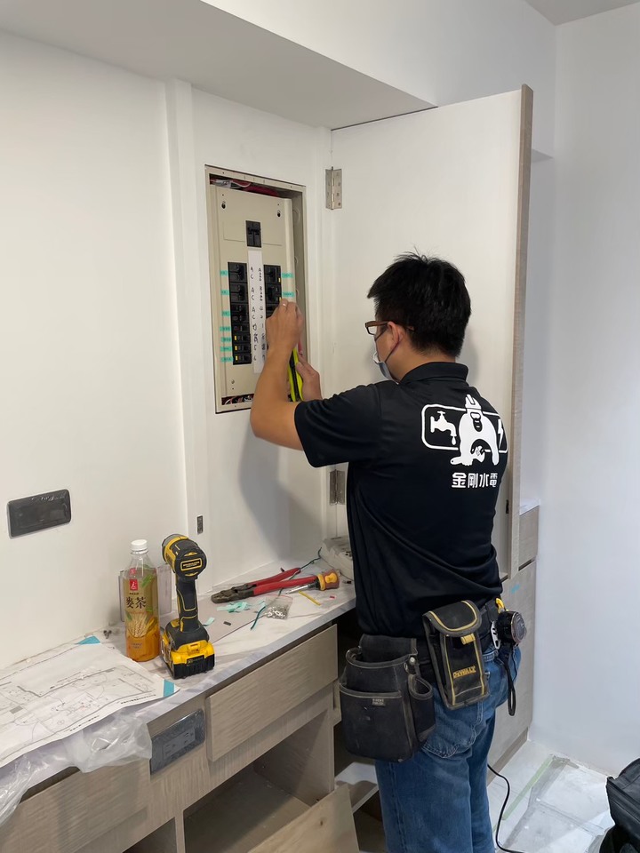 鈊沐室內設計Ｘ【老屋開箱】設計師長輩自宅屋齡四十五年老屋翻新，施工細節與注意事項分享～