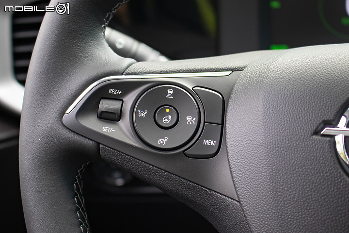 Opel Mokka-e 試駕|依舊是杯德法特調,但「純電」更好開!