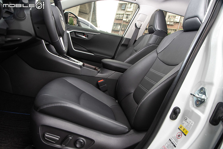 Toyota RAV4 2023年式試駕|配備、價格升級,新增數位儀錶實用又美觀!