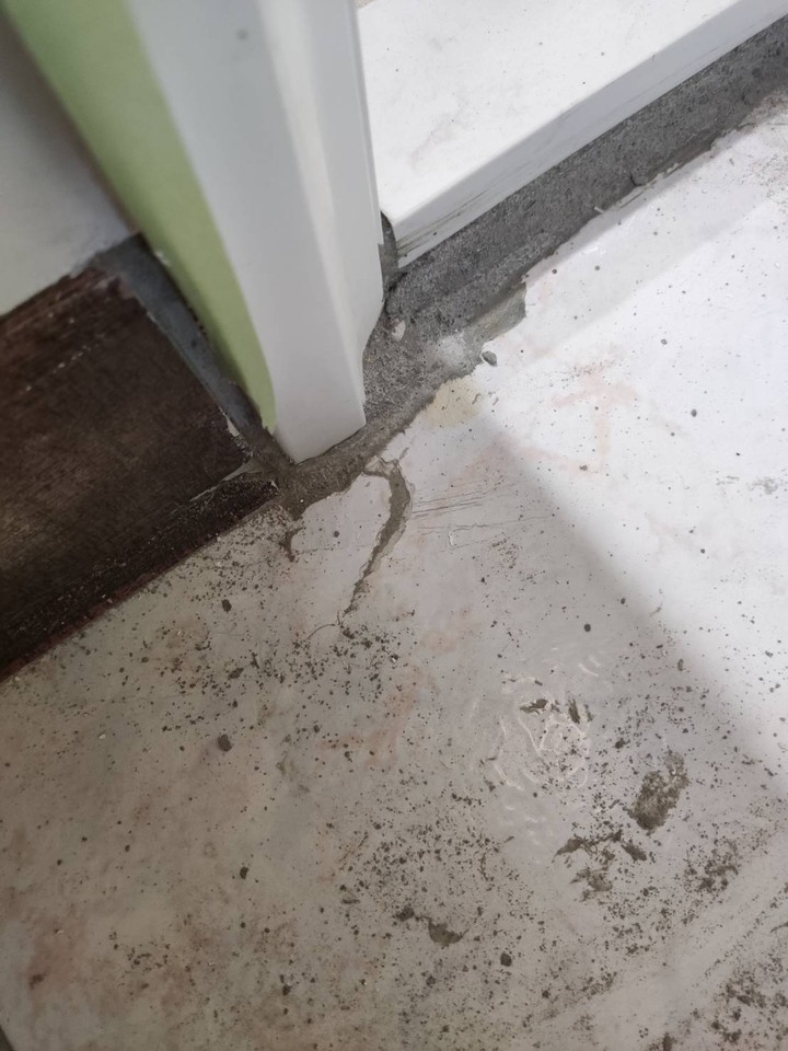 求助 浴室門檻與地面落差1公分 矽利康之外的補救方法