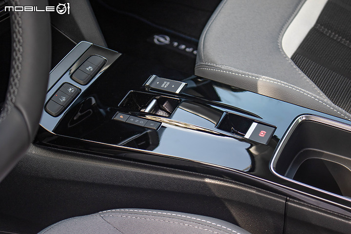 Opel Mokka-e 試駕|依舊是杯德法特調,但「純電」更好開!